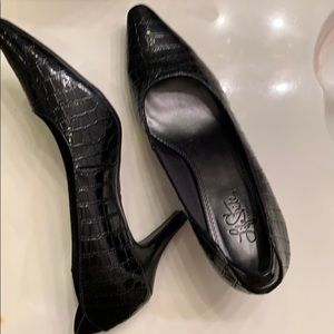 Comfortable LifeStride black heels